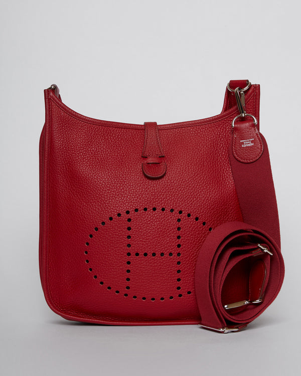 HERMÈS Evelyne III in red Clemence Leather Shoulder Bag